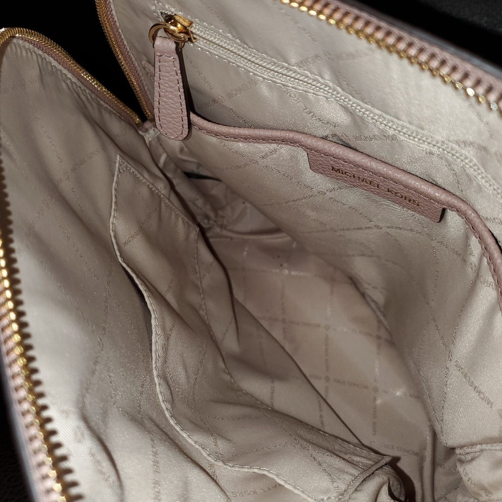 Backpack - Picture 4 of 4